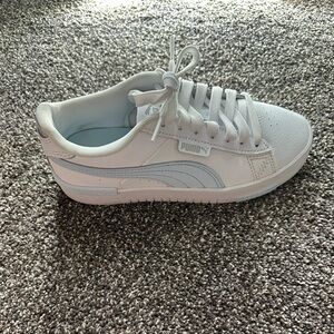 Puma low top girls/women shoes, size 6